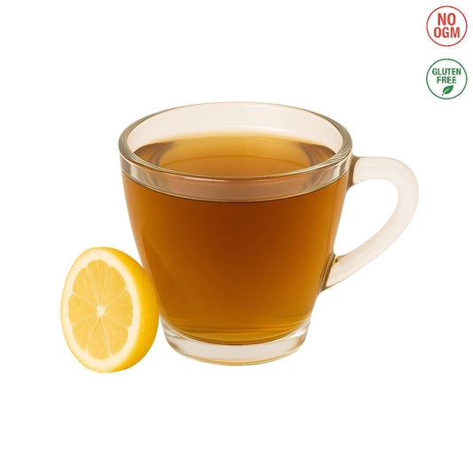 Tazza di tè al limone caldo preparato con polvere solubile A Putia Do Cafè